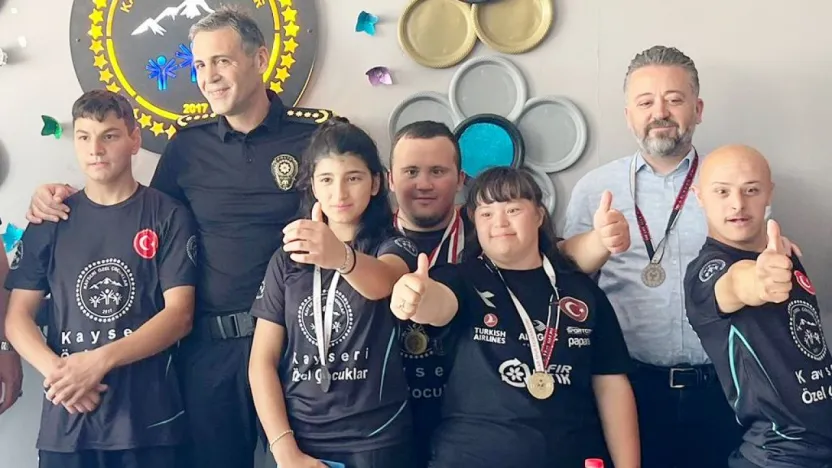 Şampiyonadan madalyayla dönen özel sporcular için kutlama yapıldı