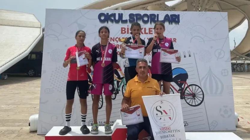Şehit Necmettin Bayraktar Ortaokulu Türkiye 3'üncüsü oldu