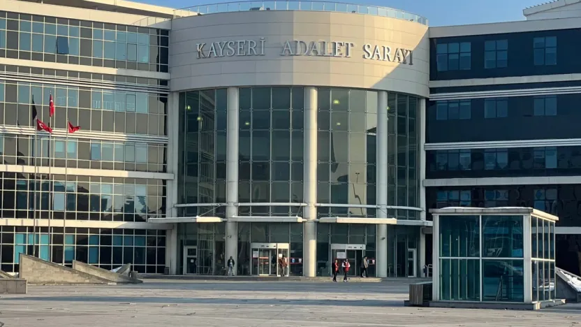 Sentetik hap ve uyuşturucu maddeyle yakalanan sanıkların yargılanmasına başlandı