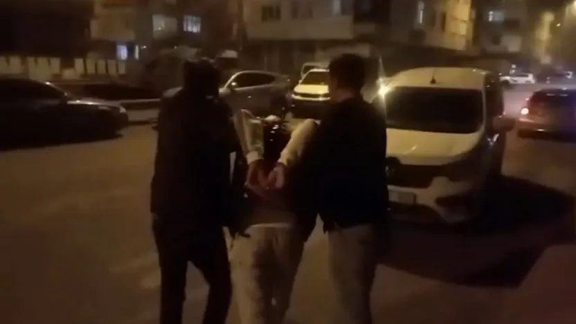 Silahla yağma suçundan aranan 18 yaşındaki firari yakalandı