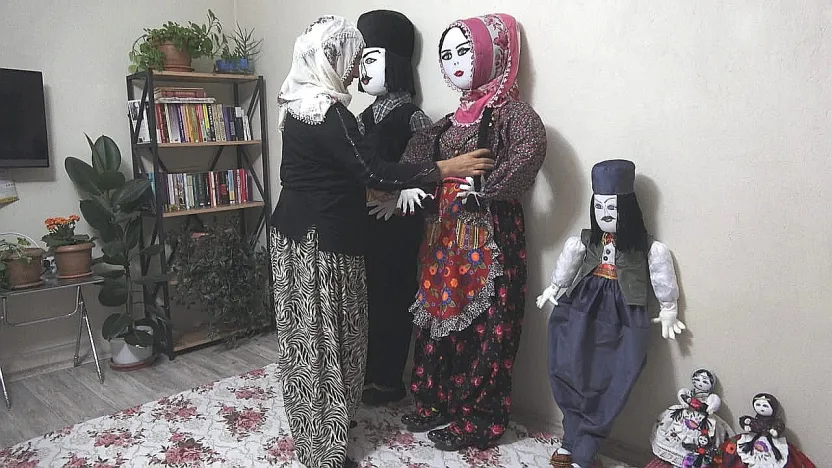 Soğanlı'nın Dev Masal Kahramanları: Cemile ve Mustafa Turistleri Büyülüyor!