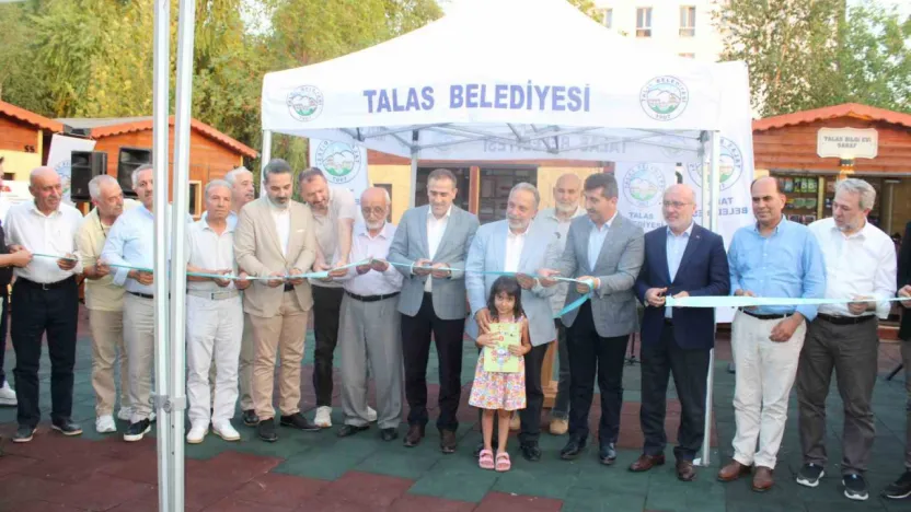 Talas'ta Kitapların Kalbi Atıyor: Sahaflar Çarşısı Açıldı