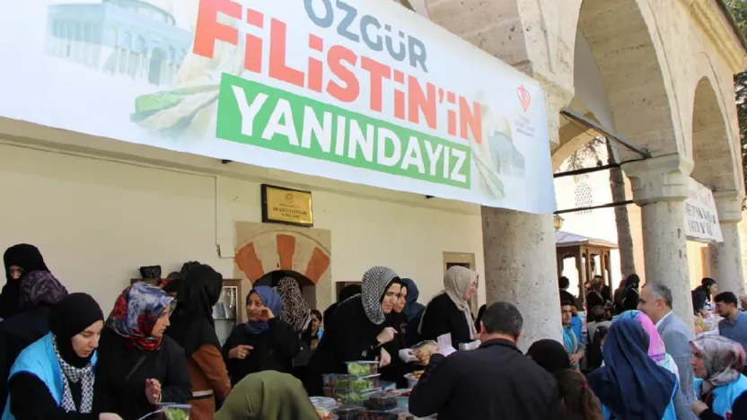 TDV, Gazze yararına 81 ilde kurulan hayır çarşılarından 192 milyon lira gelir elde etti