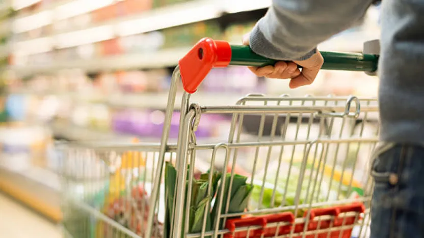 Ticaret satış hacmi ağustosta aylık düştü, yıllık yükseldi
