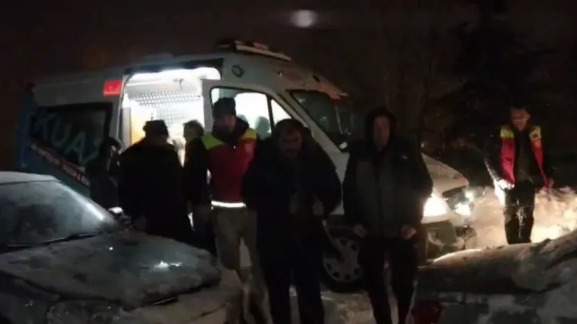 Türkuaz ekibi Dokuzdolambaç mevkiinde mahsur kalan vatandaşlara ulaştı