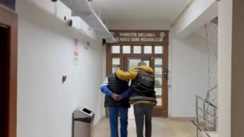Uyuşturucu madde bulundurmak ve kullanmak suçundan aranan firari yakalandı