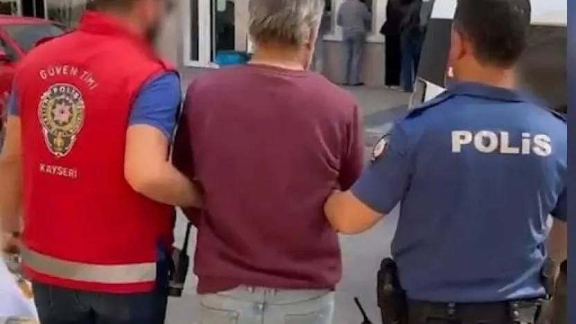 Uyuşturucu ticareti yapmak suçundan aranan şahıs, Kazancılar Çarşısı'nda yakalandı
