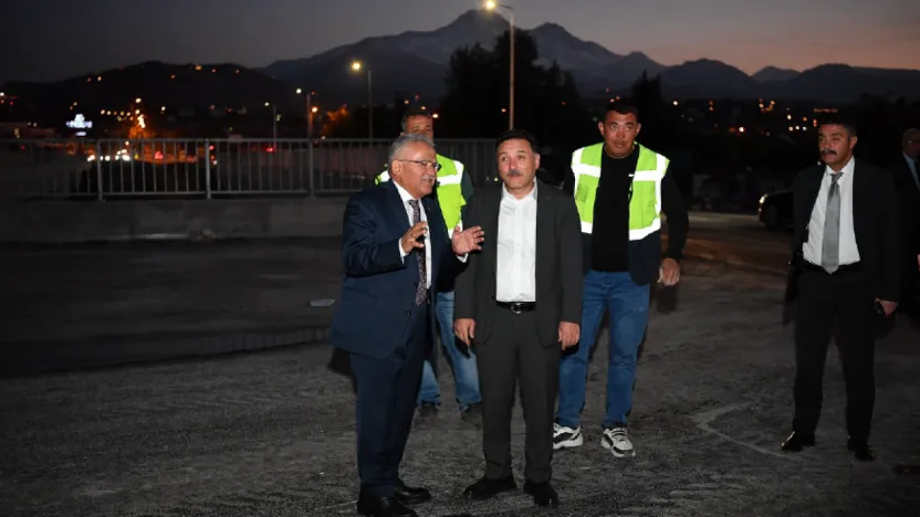 Vali Çiçek'e 85 Günde bitirilen katlı kavşak sürprizi