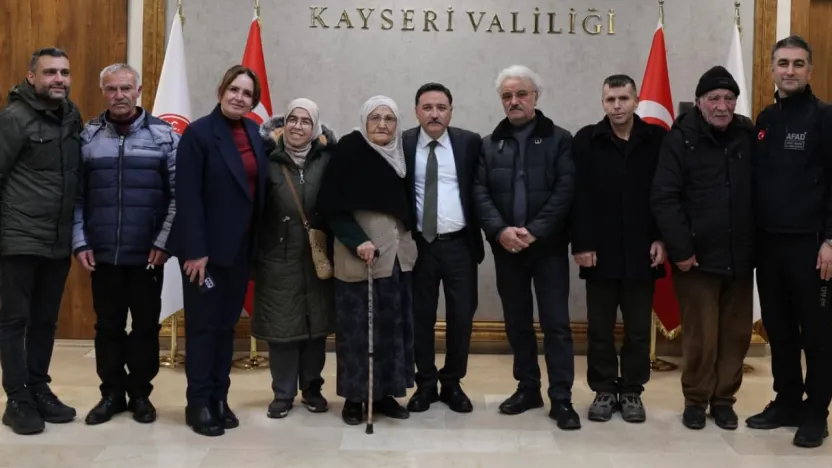 Vali Gökmen Çiçek'ten afetzede ailelere anahtar teslimi