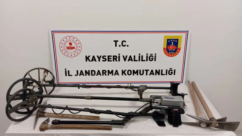 Yeşilhisar'da izinsiz kazıya suç üstü: 4 gözaltı