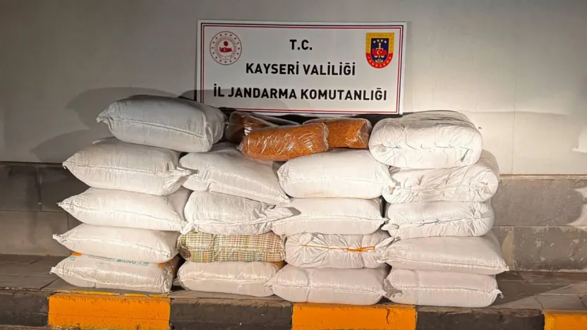 Yolcu otobüsünde 750 kilogram kaçak tütün ele geçirildi