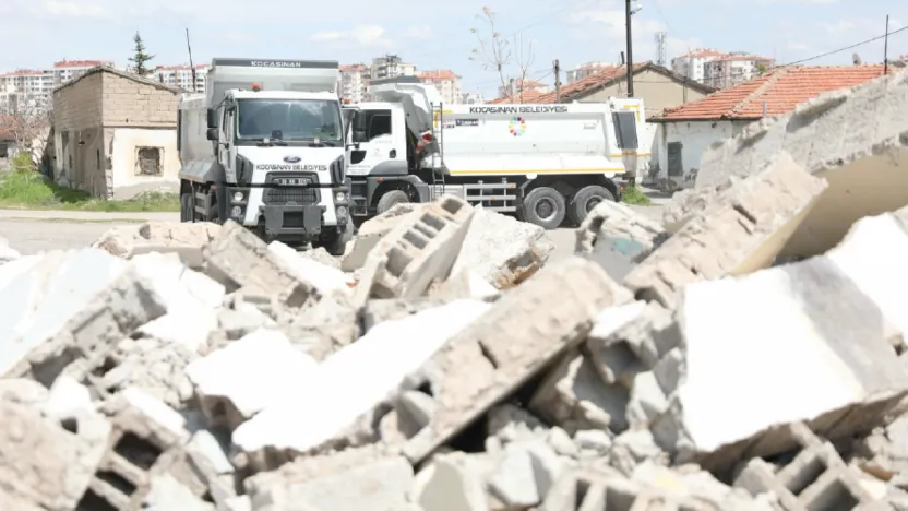Yunus Emre'de Gecekondular sabırla dönüşüyor