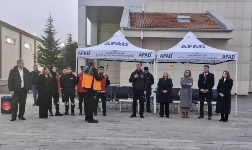 AFAD, öğrencilerle deprem tatbikatı gerçekleştirdi