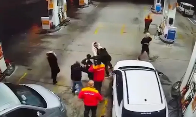 Akaryakıt istasyonunda kaza sonrası kavga çıktı