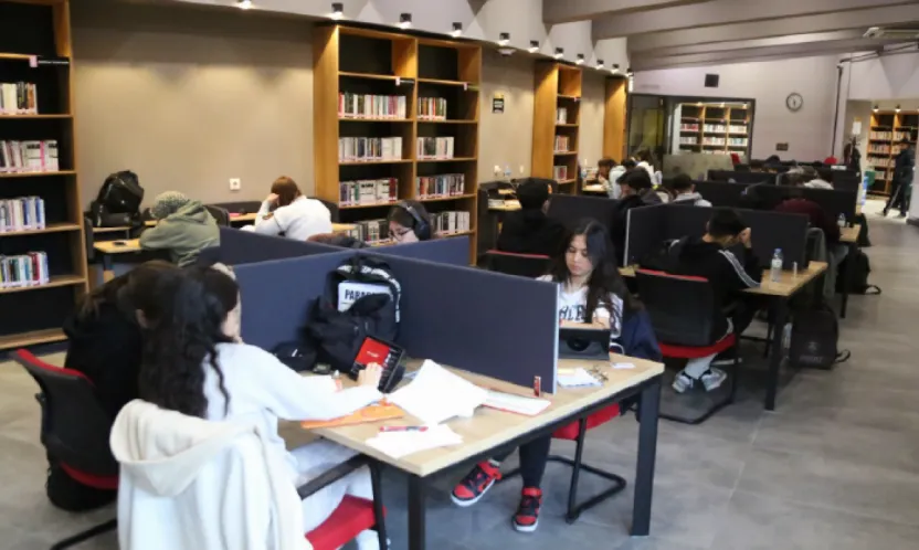 Ara Tatilde Akıl Küpü Kütüphaneleri Dolup Taşıyor