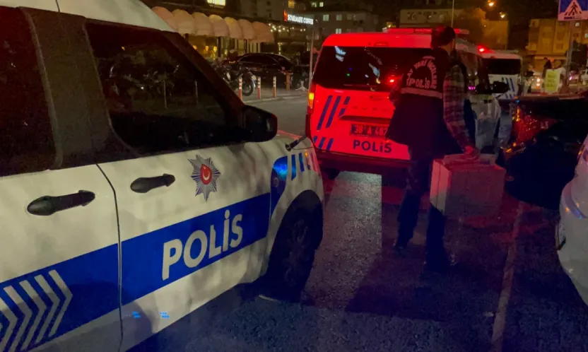 AVM önündeki bıçaklı kavgada 1 kişi yaralandı