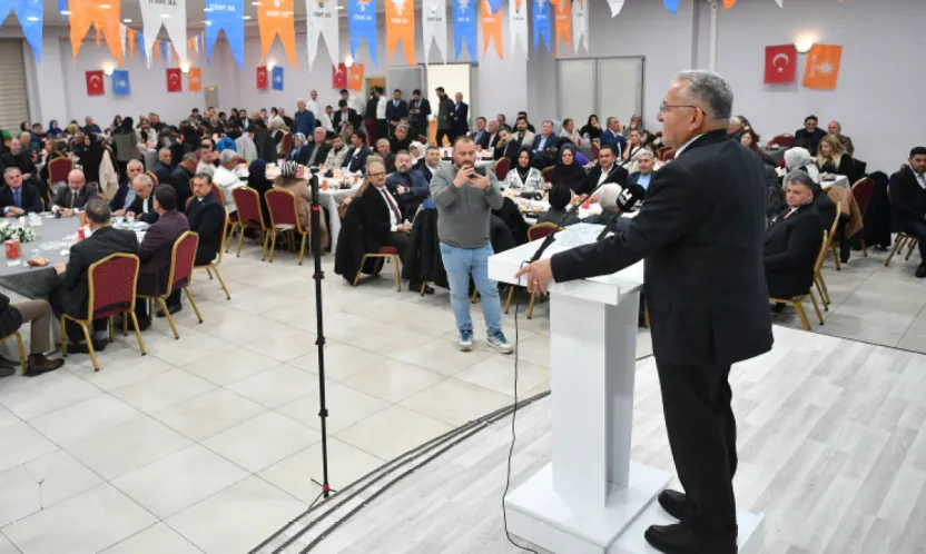 Başkan Büyükkılıç, Ak Parti Danışma Meclisi'nde icraatlarını anlattı