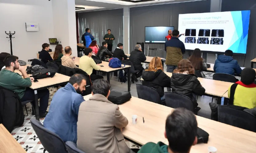 Başkan Büyükkılıç, Bilişim Akademisi dersine katıldı