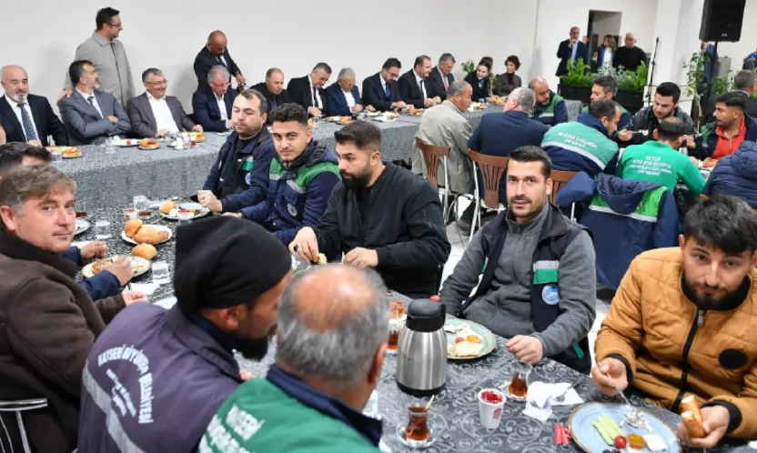 Başkan Büyükkılıç, park ve bahçe emekçileriyle kahvaltıda buluştu