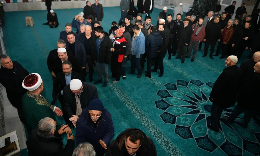 Başkan Büyükkılıç, sabah namazında vatandaşlarla buluştu