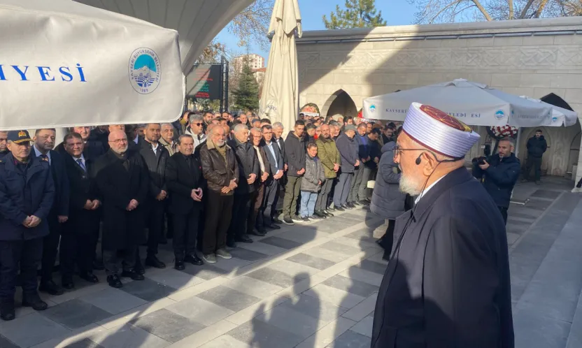 Başkan Büyüksimitçi'nin annesi son yolculuğuna uğurlandı