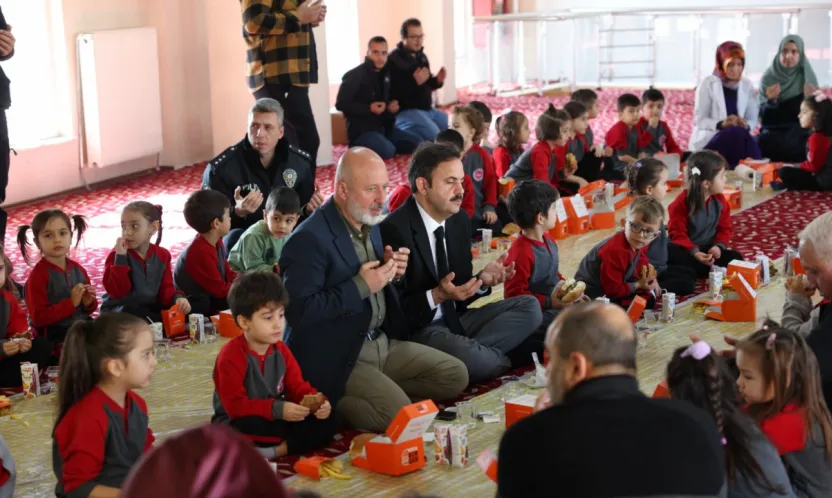 Başkan Çolakbayrakdar, 'Her bir çocuğumuzun iyi bir eğitim alması için kararlılıkla çalışıyoruz'