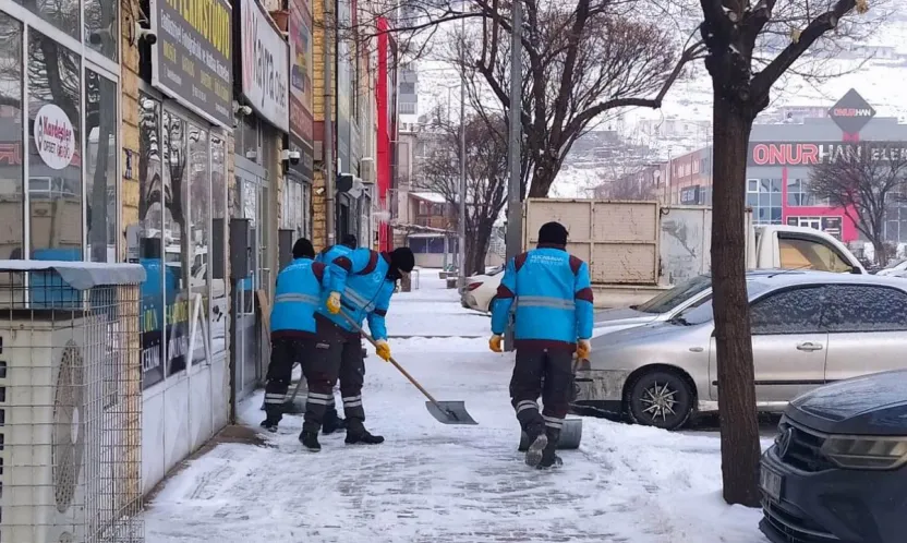Başkan Çolakbayrakdar, 'Kar temizleme çalışmalarımız devam ediyor'