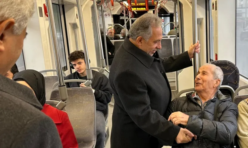 Başkan Yalçın Meclis Toplantısına Tramvayla Gitti