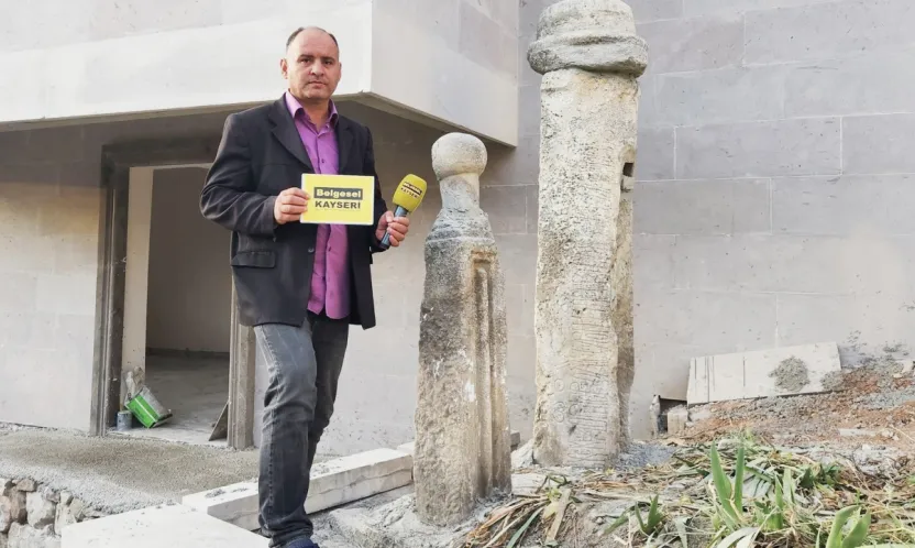 Belgesel çekerken tarihi yazıt buldu