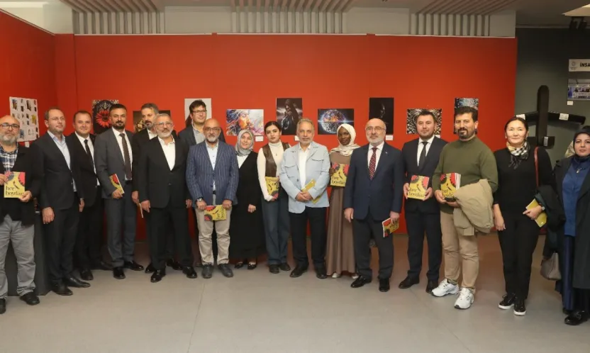 'Bi Dünya Sanat' Sergisi Açıldı