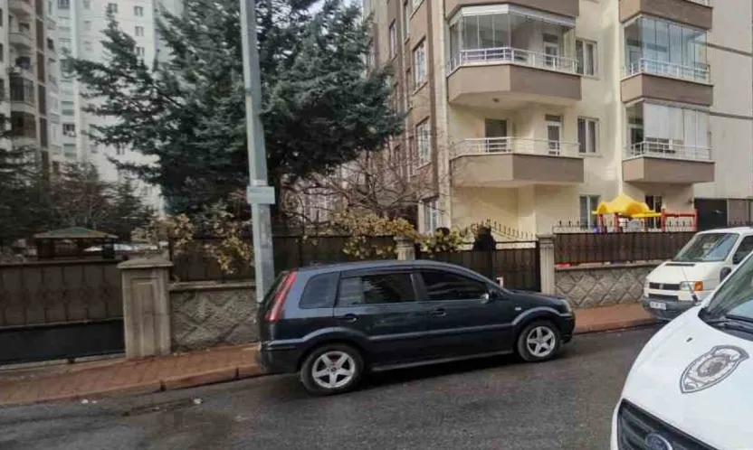 Boşanma aşamasındaki eşini görmeye giden şahıs, görevlinin eşini öldürdü