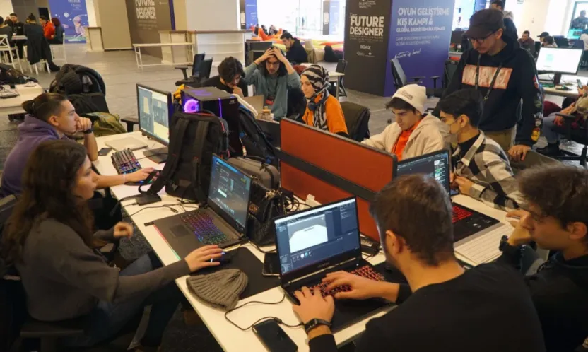 Büyükşehir'den gençler için geleceğe yön veren 'Bilişim Kampı'