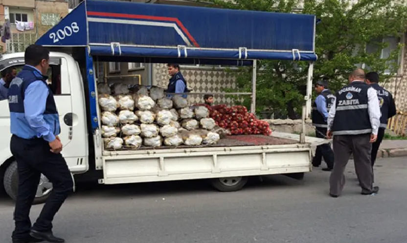 Büyükşehir Zabıtası, Kasım Ayında 47 Seyyar Satıcıya Yasal İşlem Uyguladı