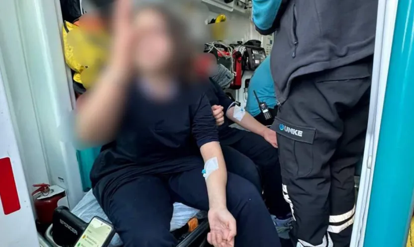 Çiğ köfte yedikten sonra rahatsızlanan 8 öğrenci hastaneye kaldırıldı