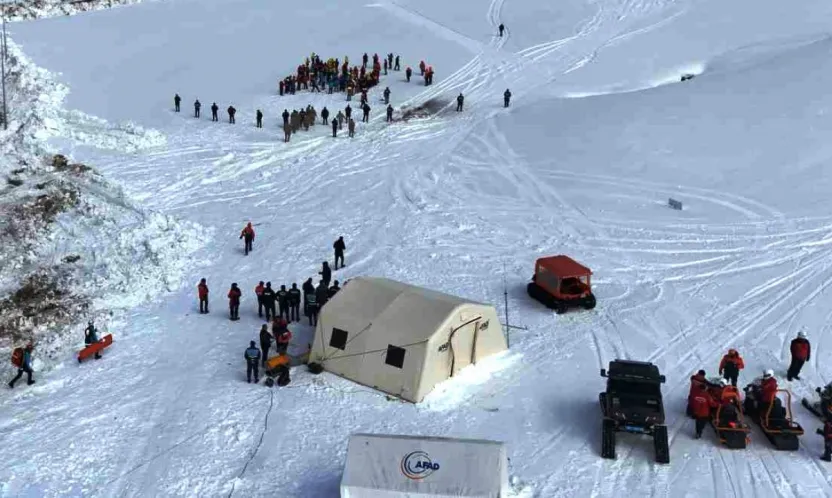 Erciyes Kayak Merkezi'nde Gerçekçi Çığ Tatbikatı
