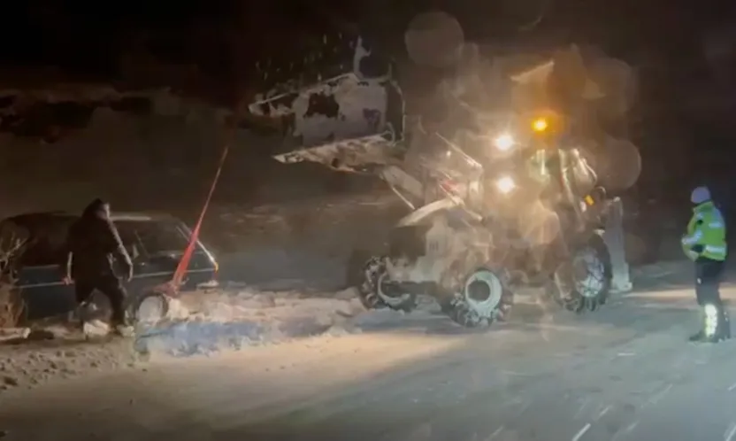 Erciyes yolunda mahsur kalan 3 vatandaş kurtarıldı