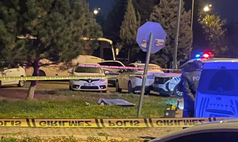 Eşi tarafından sokak ortasında bıçaklanan kadın hayatını kaybetti