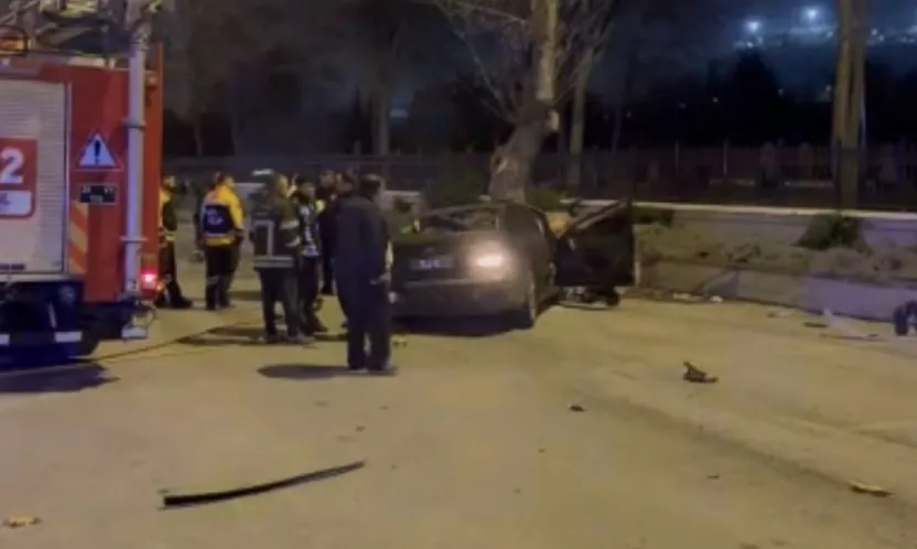 Feci kazada araç 200 metre savruldu: Bir Genç Hayatını Kaybetti