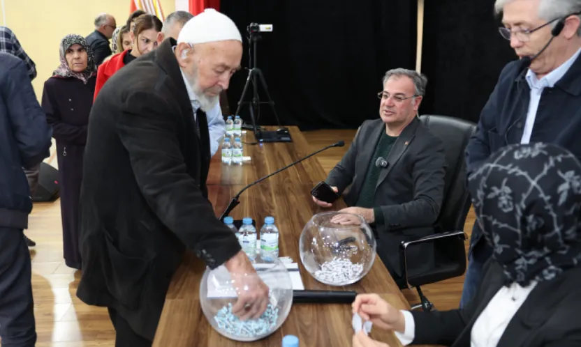 Hacılar'da merakla beklenen konut kura çekimi yapıldı