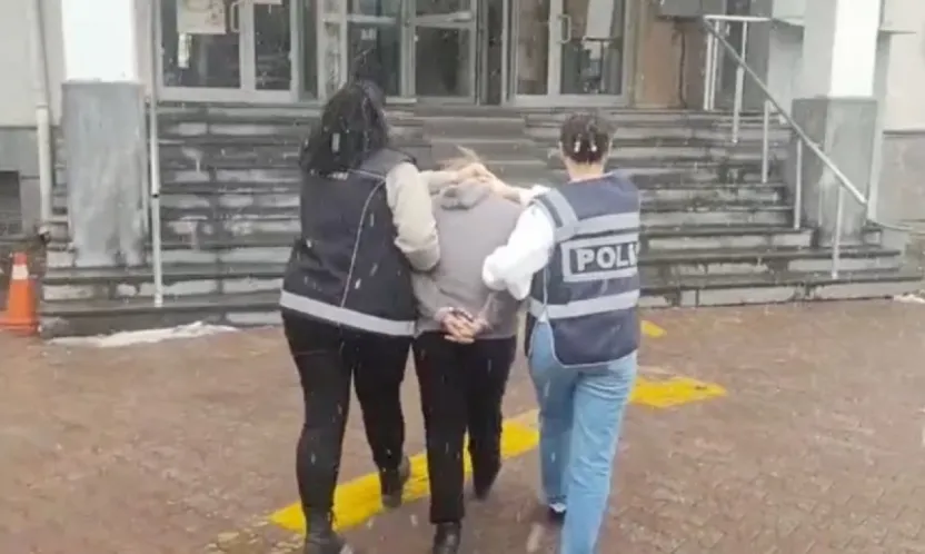 Hırsızlık suçundan 11 yıl hapis cezası ile aranan firari kadın yakalandı