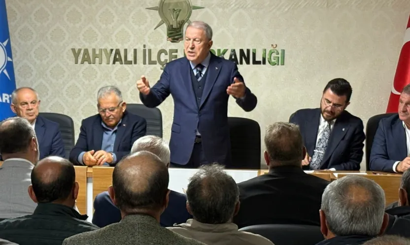 Hulusi Akar'dan Teşkilatlara Moral Mesajı: 'Çatlasalar da Patlasalar da Başaracağız'