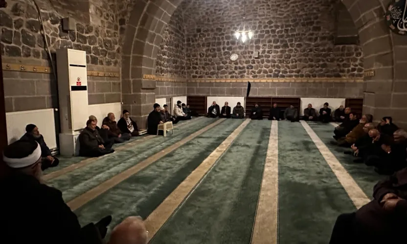 İlim Hikmet Vakfı Sabah Namazı Buluşmaları 776 Yıllık Camide Devam Ediyor