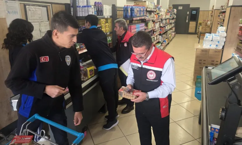 İncesu'daki zincir marketlerde denetim: Günü geçmiş gıdalar toplatıldı