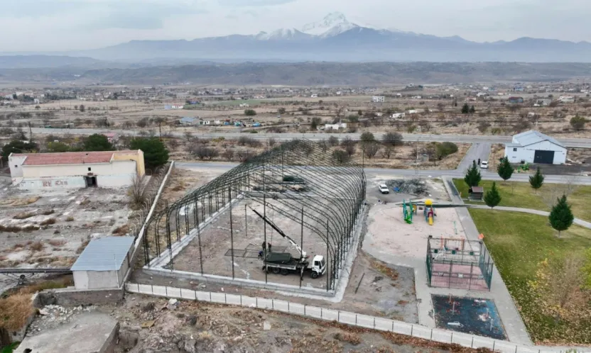 İncesu'ya yeni kapalı halı saha