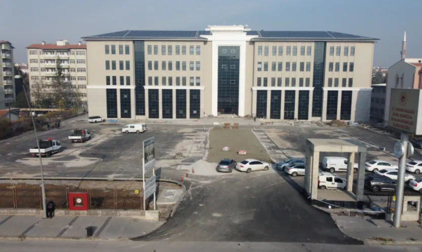 Kamu Binalarının Etrafında 'Yeşil Dönüşüm'