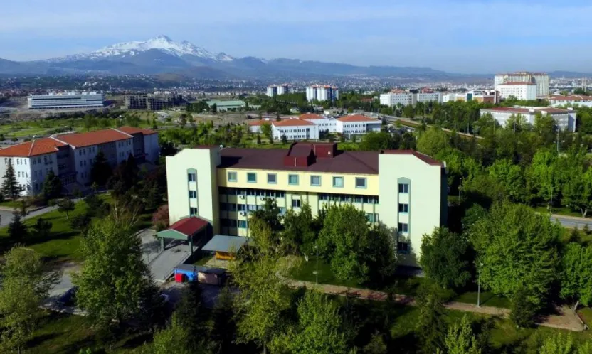 Kayseri'de 5 üniversitede kaç öğrenci eğitim görüyor?