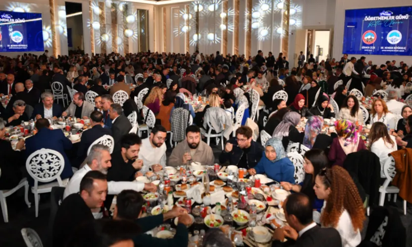 Kayseri'de Öğretmenler Günü Coşkuyla Kutlandı