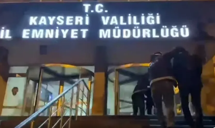 Kayseri'de Şafak Operasyonunda Çatışma: Özel Harekat Komiseri Yaralandı