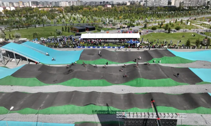 Kayseri'de Yeni Bir Adrenalin Merkezi: Türkiye'nin İkinci BMX Parkuru Açıldı