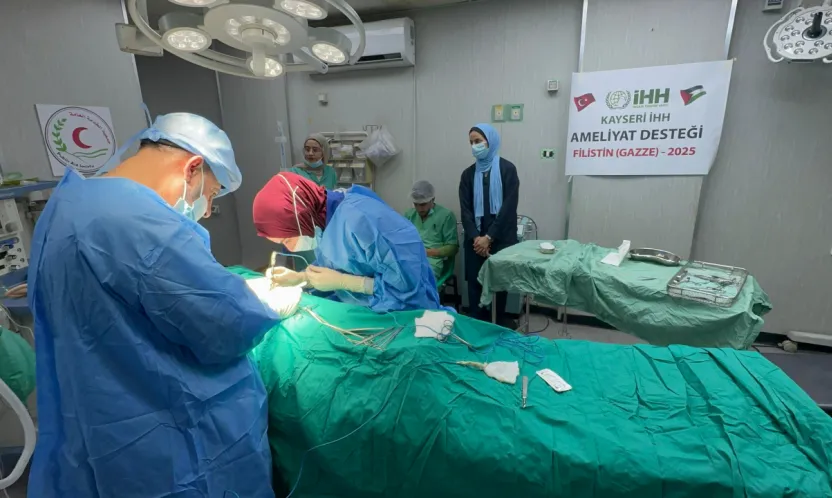 Kayseri İHH, Gazze'nin Kuzeyindeki Hastanelerde Yapılan Ameliyatlara Sponsor Oldu